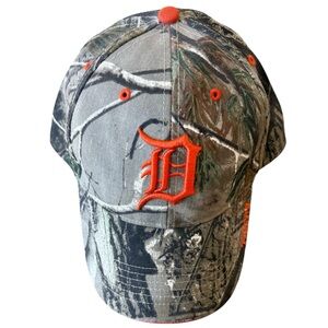 NWOT Detroit Tigers Camouflage Cap with Orange Detail